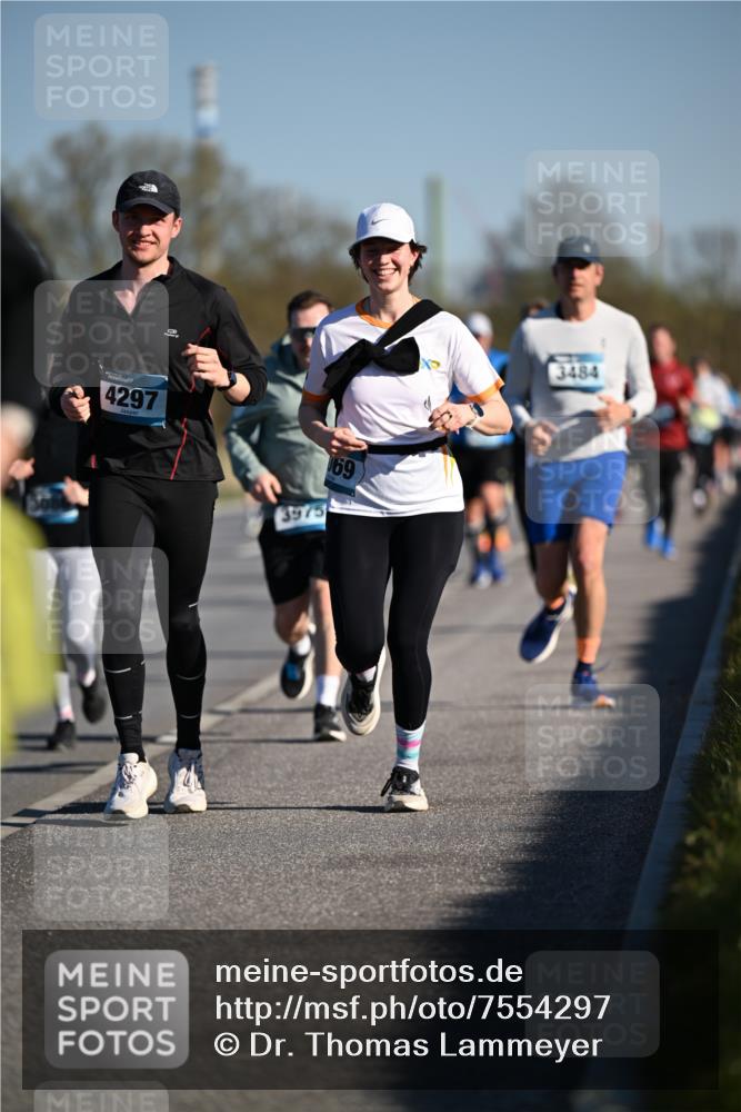06.04.2025 - 44. Internationalen Wilhelmsburger Insellauf Dr. Thomas Lammeyer http://msf.ph/oto/7554297 06.04.2025 09:29:18 Laufen 4297, 3975, 169, 3484 meine-sportfotos.de