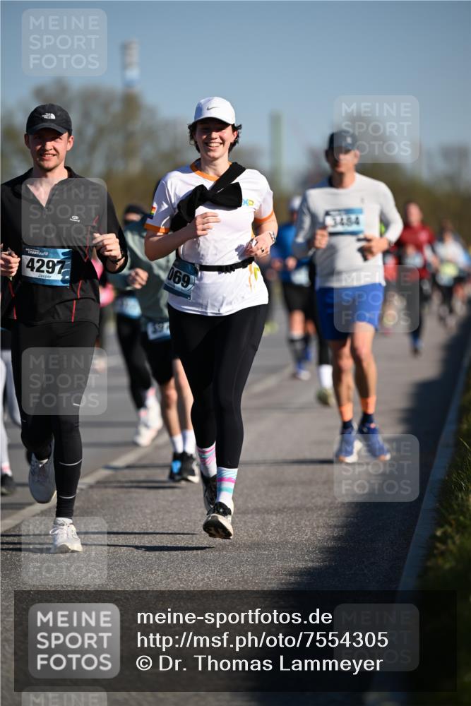 06.04.2025 - 44. Internationalen Wilhelmsburger Insellauf Dr. Thomas Lammeyer http://msf.ph/oto/7554305 06.04.2025 09:29:18 Laufen 069, 4297, 3454 meine-sportfotos.de