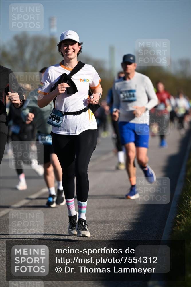 06.04.2025 - 44. Internationalen Wilhelmsburger Insellauf Dr. Thomas Lammeyer http://msf.ph/oto/7554312 06.04.2025 09:29:19 Laufen 1972, 690 meine-sportfotos.de