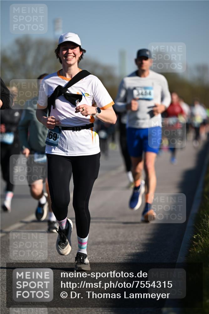 06.04.2025 - 44. Internationalen Wilhelmsburger Insellauf Dr. Thomas Lammeyer http://msf.ph/oto/7554315 06.04.2025 09:29:19 Laufen 169, 3434 meine-sportfotos.de