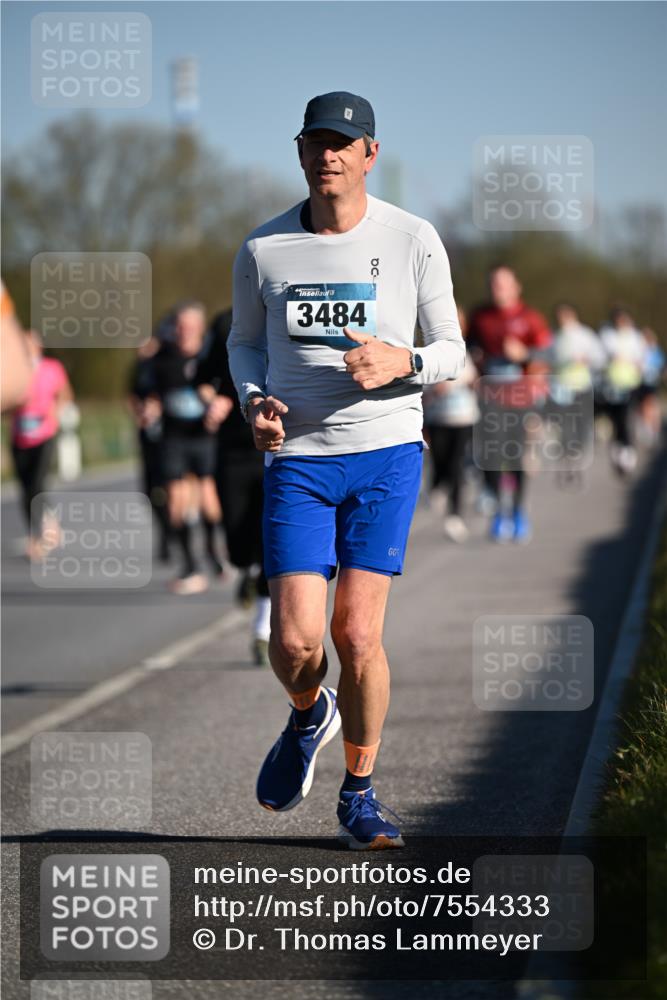 06.04.2025 - 44. Internationalen Wilhelmsburger Insellauf Dr. Thomas Lammeyer http://msf.ph/oto/7554333 06.04.2025 09:29:21 Laufen 3484 meine-sportfotos.de