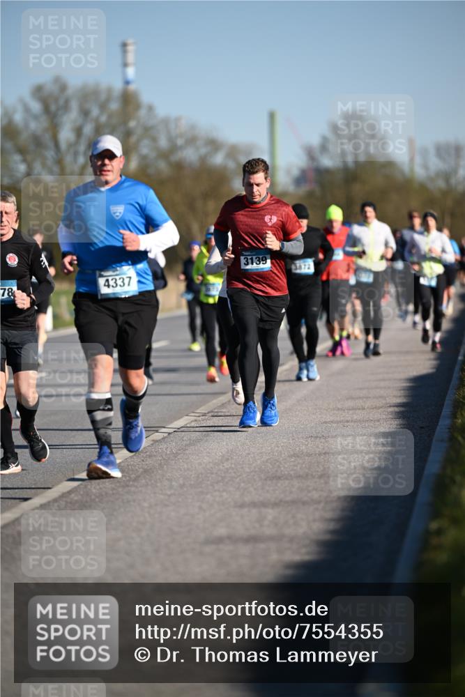 06.04.2025 - 44. Internationalen Wilhelmsburger Insellauf Dr. Thomas Lammeyer http://msf.ph/oto/7554355 06.04.2025 09:29:24 Laufen 4337, 78, 3139, 13872 meine-sportfotos.de