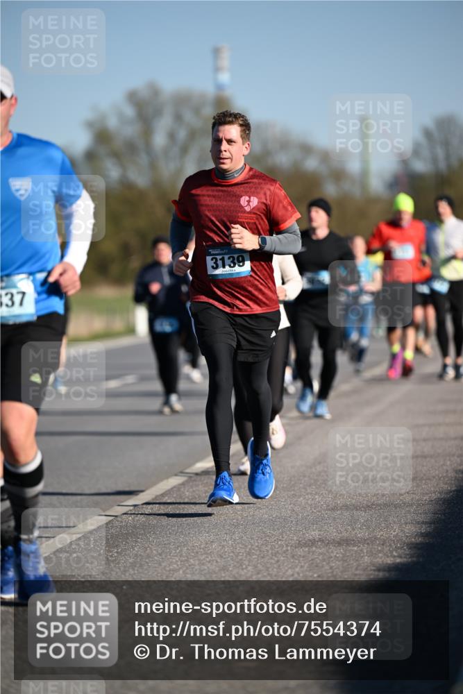 06.04.2025 - 44. Internationalen Wilhelmsburger Insellauf Dr. Thomas Lammeyer http://msf.ph/oto/7554374 06.04.2025 09:29:26 Laufen 37, 3139 meine-sportfotos.de