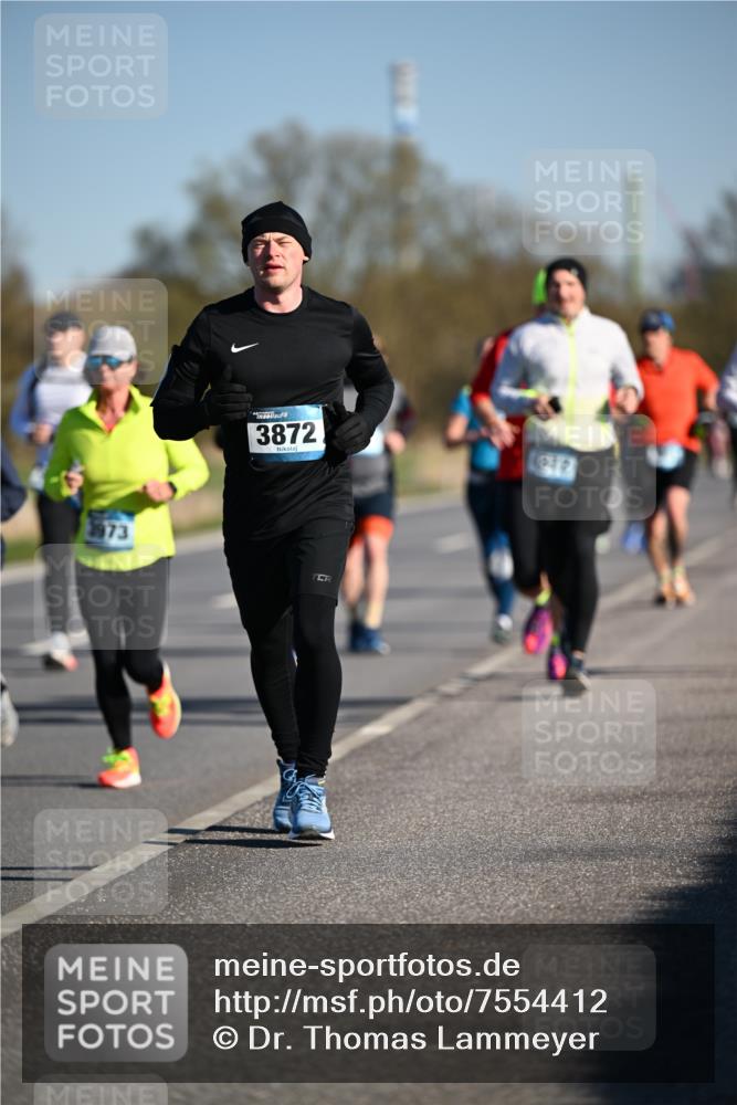06.04.2025 - 44. Internationalen Wilhelmsburger Insellauf Dr. Thomas Lammeyer http://msf.ph/oto/7554412 06.04.2025 09:29:30 Laufen 973, 3872, 1972 meine-sportfotos.de