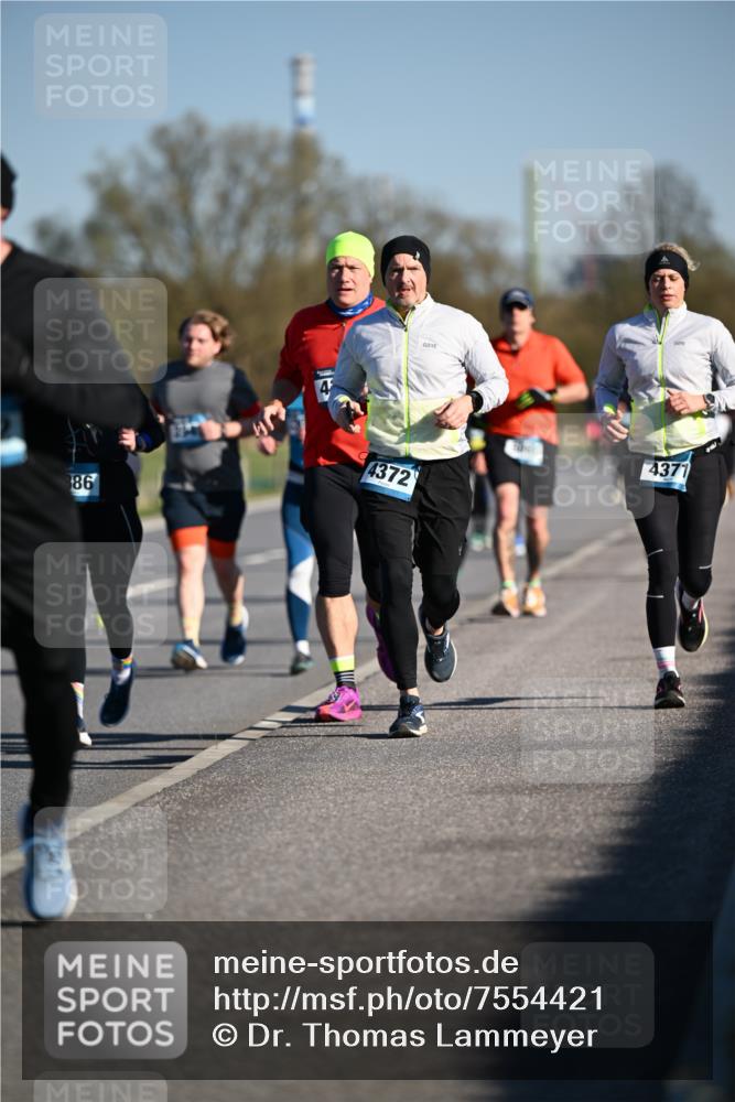 06.04.2025 - 44. Internationalen Wilhelmsburger Insellauf Dr. Thomas Lammeyer http://msf.ph/oto/7554421 06.04.2025 09:29:31 Laufen 86, 4372, 4371 meine-sportfotos.de