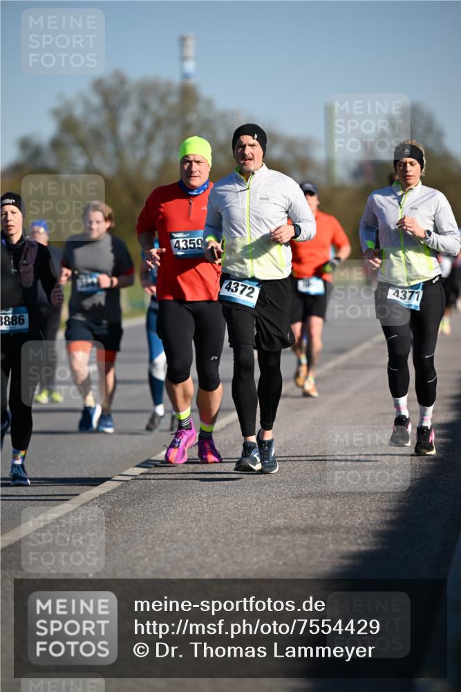 06.04.2025 - 44. Internationalen Wilhelmsburger Insellauf Dr. Thomas Lammeyer http://msf.ph/oto/7554429 06.04.2025 09:29:32 Laufen 3886, 4359, 4372, 4371 meine-sportfotos.de