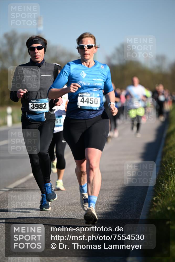 06.04.2025 - 44. Internationalen Wilhelmsburger Insellauf Dr. Thomas Lammeyer http://msf.ph/oto/7554530 06.04.2025 09:29:43 Laufen 3982, 61, 4450 meine-sportfotos.de