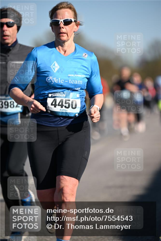 06.04.2025 - 44. Internationalen Wilhelmsburger Insellauf Dr. Thomas Lammeyer http://msf.ph/oto/7554543 06.04.2025 09:29:44 Laufen 398, 4450 meine-sportfotos.de