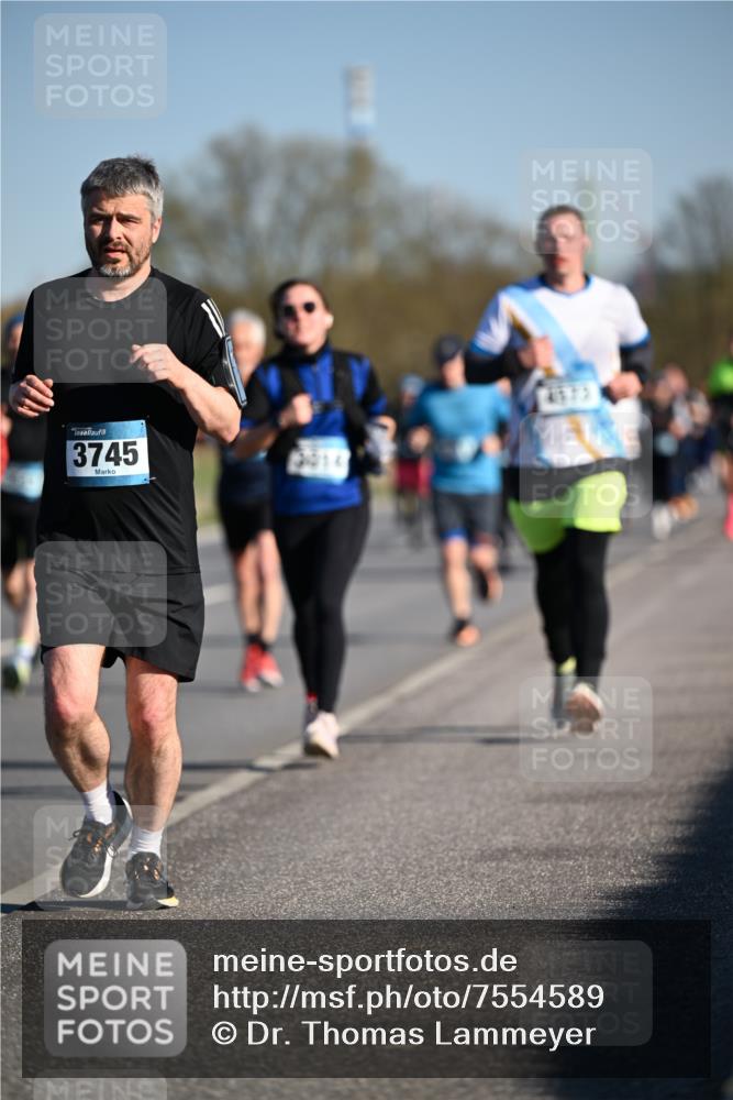 06.04.2025 - 44. Internationalen Wilhelmsburger Insellauf Dr. Thomas Lammeyer http://msf.ph/oto/7554589 06.04.2025 09:29:50 Laufen 3745, 375 meine-sportfotos.de