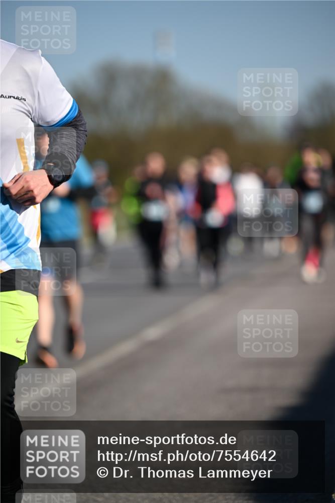 06.04.2025 - 44. Internationalen Wilhelmsburger Insellauf Dr. Thomas Lammeyer http://msf.ph/oto/7554642 06.04.2025 09:29:54 Laufen  meine-sportfotos.de