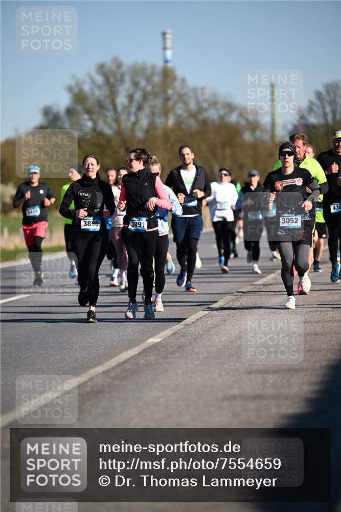 06.04.2025 - 44. Internationalen Wilhelmsburger Insellauf Dr. Thomas Lammeyer http://msf.ph/oto/7554659 06.04.2025 09:29:56 Laufen 16, 3418, 3890, 3891, 3052, 438 meine-sportfotos.de
