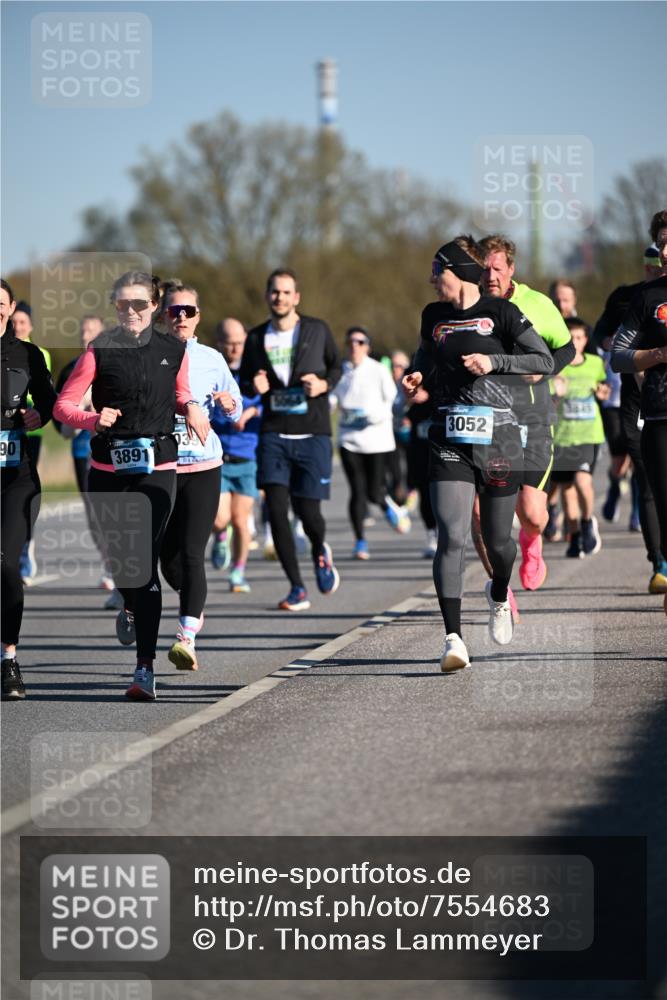 06.04.2025 - 44. Internationalen Wilhelmsburger Insellauf Dr. Thomas Lammeyer http://msf.ph/oto/7554683 06.04.2025 09:29:58 Laufen 90, 3891, 3052, 136, 45 meine-sportfotos.de