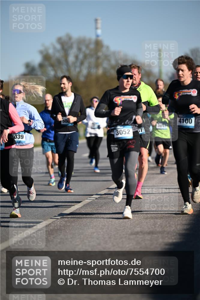 06.04.2025 - 44. Internationalen Wilhelmsburger Insellauf Dr. Thomas Lammeyer http://msf.ph/oto/7554700 06.04.2025 09:29:59 Laufen 039, 506, 3052, 17, 4100 meine-sportfotos.de