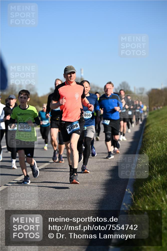 06.04.2025 - 44. Internationalen Wilhelmsburger Insellauf Dr. Thomas Lammeyer http://msf.ph/oto/7554742 06.04.2025 09:30:06 Laufen 3845, 4499, 866 meine-sportfotos.de