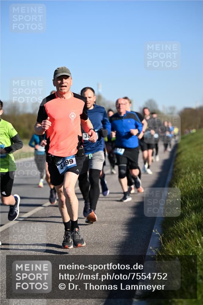 06.04.2025 - 44. Internationalen Wilhelmsburger Insellauf Dr. Thomas Lammeyer http://msf.ph/oto/7554752 06.04.2025 09:30:06 Laufen 4499, 38 meine-sportfotos.de