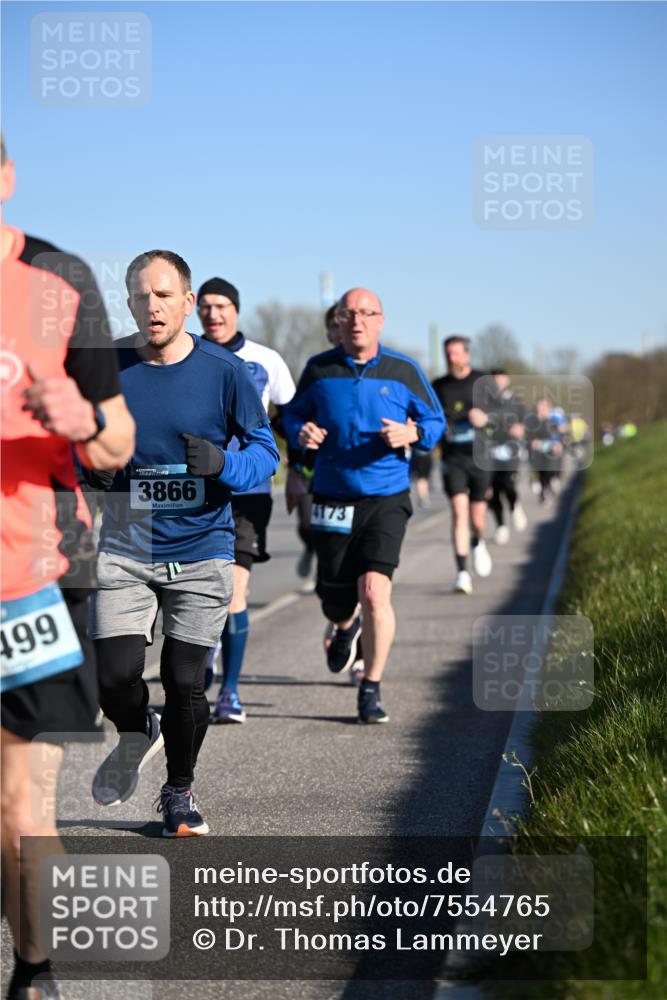 06.04.2025 - 44. Internationalen Wilhelmsburger Insellauf Dr. Thomas Lammeyer http://msf.ph/oto/7554765 06.04.2025 09:30:07 Laufen 199, 3866, 4173 meine-sportfotos.de