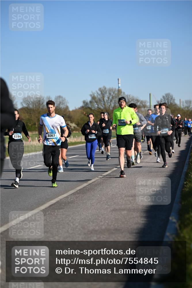 06.04.2025 - 44. Internationalen Wilhelmsburger Insellauf Dr. Thomas Lammeyer http://msf.ph/oto/7554845 06.04.2025 09:30:15 Laufen 4194, 4063, 3918, 5204, 3960, 4480 meine-sportfotos.de