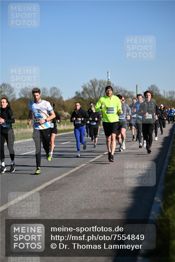 06.04.2025 - 44. Internationalen Wilhelmsburger Insellauf Dr. Thomas Lammeyer http://msf.ph/oto/7554849 06.04.2025 09:30:15 Laufen 4194, 40, 18, 5204, 3960, 3874, 4429, 4480 meine-sportfotos.de