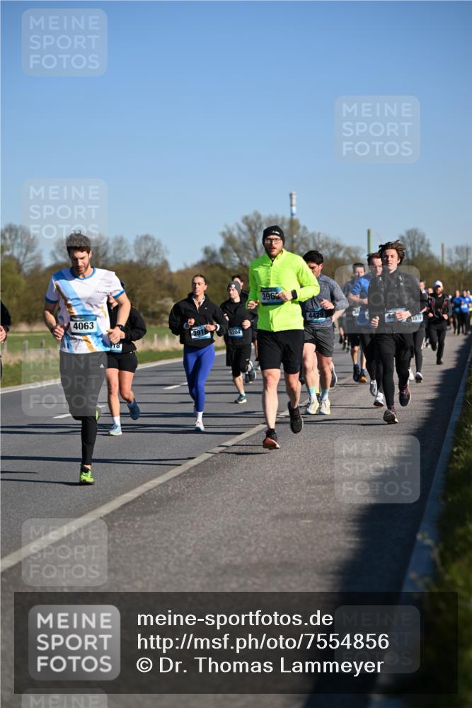 06.04.2025 - 44. Internationalen Wilhelmsburger Insellauf Dr. Thomas Lammeyer http://msf.ph/oto/7554856 06.04.2025 09:30:15 Laufen 4063, 18, 3918, 5204, 3963, 4429 meine-sportfotos.de