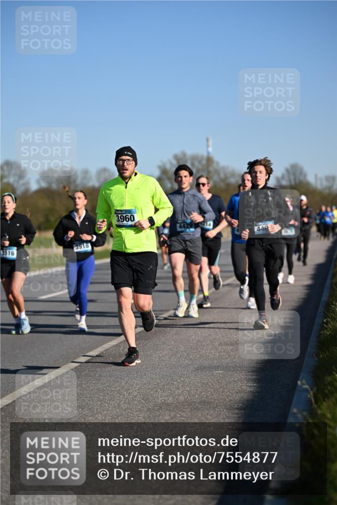 06.04.2025 - 44. Internationalen Wilhelmsburger Insellauf Dr. Thomas Lammeyer http://msf.ph/oto/7554877 06.04.2025 09:30:17 Laufen 3518, 3918, 3960, 442914, 448 meine-sportfotos.de