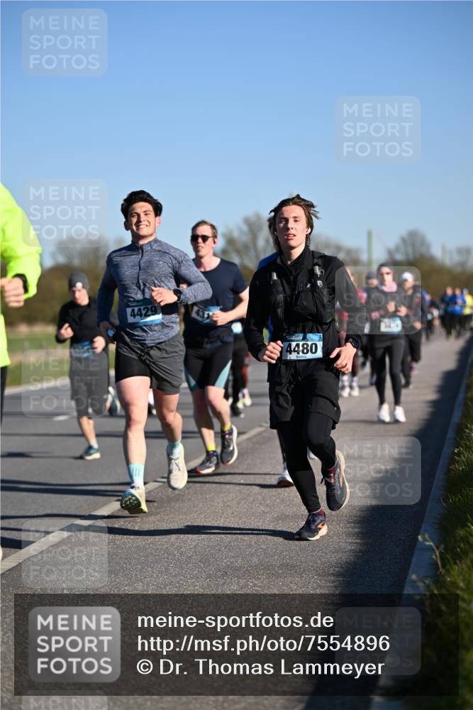 06.04.2025 - 44. Internationalen Wilhelmsburger Insellauf Dr. Thomas Lammeyer http://msf.ph/oto/7554896 06.04.2025 09:30:18 Laufen 4429, 4480, 3879 meine-sportfotos.de