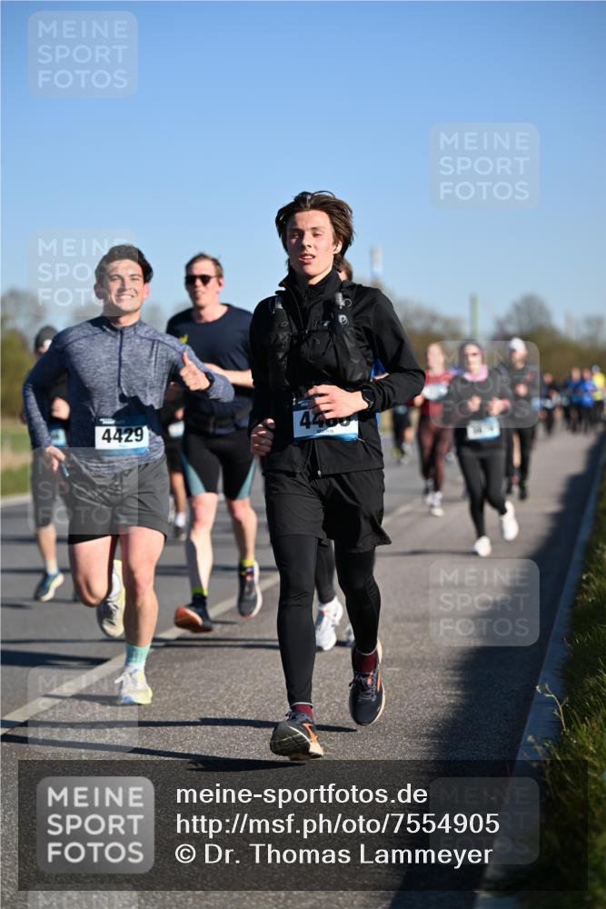06.04.2025 - 44. Internationalen Wilhelmsburger Insellauf Dr. Thomas Lammeyer http://msf.ph/oto/7554905 06.04.2025 09:30:19 Laufen 4400, 4429 meine-sportfotos.de