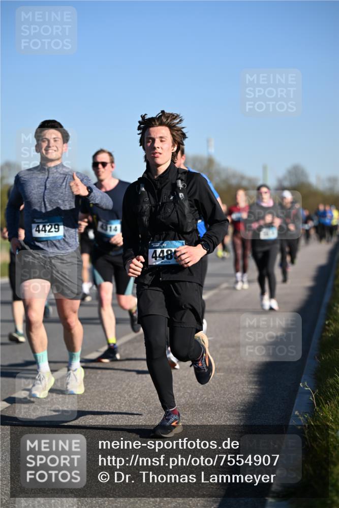 06.04.2025 - 44. Internationalen Wilhelmsburger Insellauf Dr. Thomas Lammeyer http://msf.ph/oto/7554907 06.04.2025 09:30:19 Laufen 4429, 4314, 448 meine-sportfotos.de