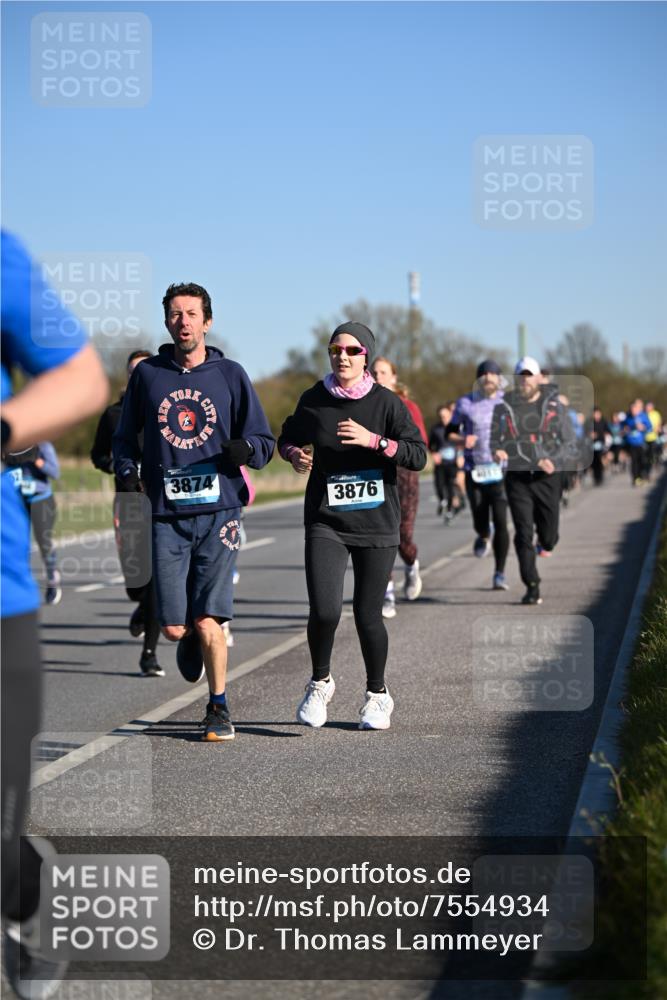 06.04.2025 - 44. Internationalen Wilhelmsburger Insellauf Dr. Thomas Lammeyer http://msf.ph/oto/7554934 06.04.2025 09:30:21 Laufen 3874, 3876 meine-sportfotos.de
