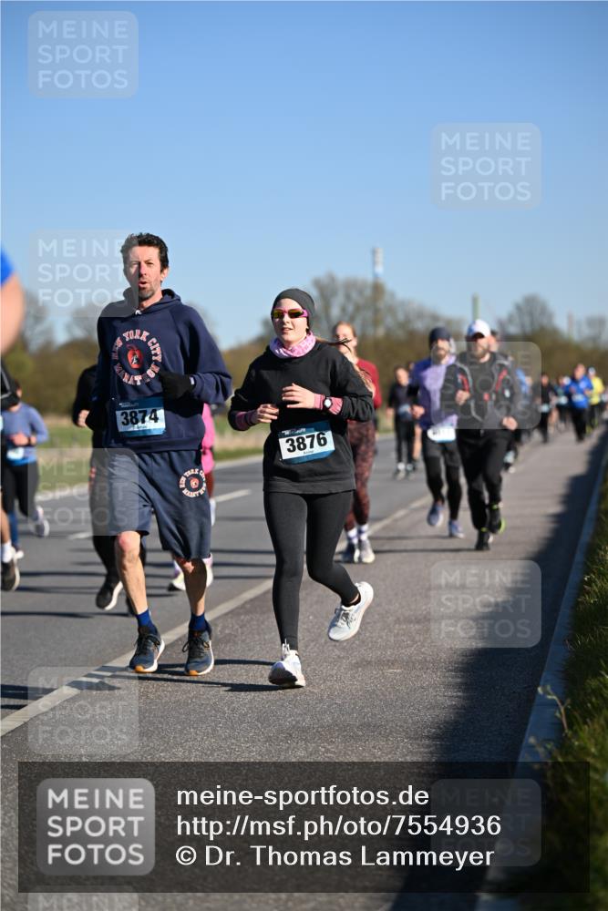 06.04.2025 - 44. Internationalen Wilhelmsburger Insellauf Dr. Thomas Lammeyer http://msf.ph/oto/7554936 06.04.2025 09:30:21 Laufen 3874, 3876 meine-sportfotos.de