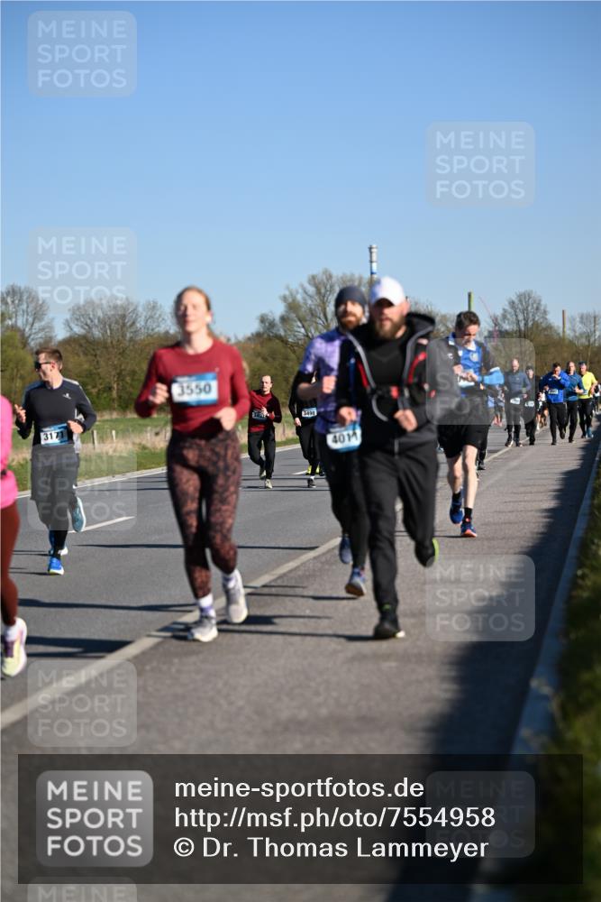06.04.2025 - 44. Internationalen Wilhelmsburger Insellauf Dr. Thomas Lammeyer http://msf.ph/oto/7554958 06.04.2025 09:30:23 Laufen 3171, 3550, 3498, 4011 meine-sportfotos.de