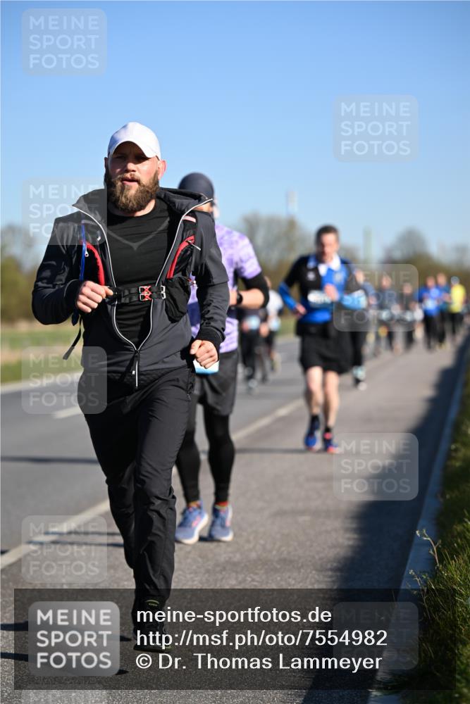 06.04.2025 - 44. Internationalen Wilhelmsburger Insellauf Dr. Thomas Lammeyer http://msf.ph/oto/7554982 06.04.2025 09:30:25 Laufen  meine-sportfotos.de