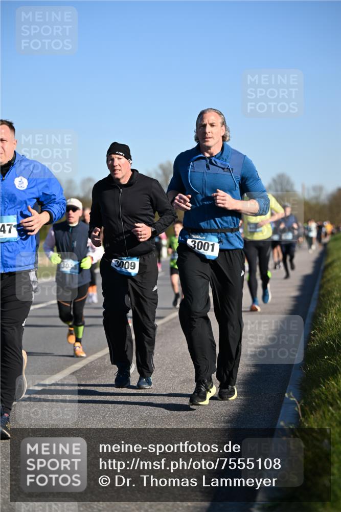 06.04.2025 - 44. Internationalen Wilhelmsburger Insellauf Dr. Thomas Lammeyer http://msf.ph/oto/7555108 06.04.2025 09:30:38 Laufen 471, 30, 3009, 3001 meine-sportfotos.de
