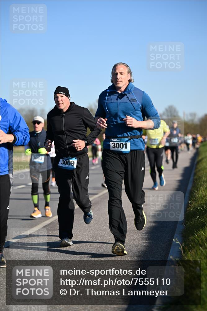 06.04.2025 - 44. Internationalen Wilhelmsburger Insellauf Dr. Thomas Lammeyer http://msf.ph/oto/7555110 06.04.2025 09:30:38 Laufen 3043, 3009, 3001 meine-sportfotos.de