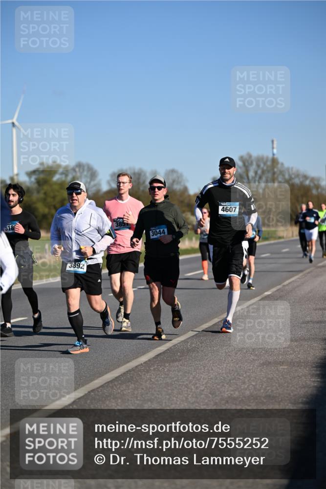 06.04.2025 - 44. Internationalen Wilhelmsburger Insellauf Dr. Thomas Lammeyer http://msf.ph/oto/7555252 06.04.2025 09:30:50 Laufen 518, 3892, 385, 3044, 4607 meine-sportfotos.de