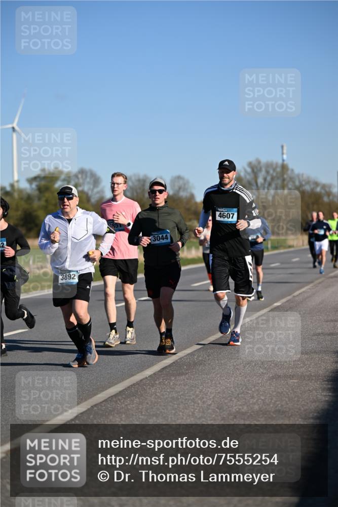 06.04.2025 - 44. Internationalen Wilhelmsburger Insellauf Dr. Thomas Lammeyer http://msf.ph/oto/7555254 06.04.2025 09:30:50 Laufen 3892, 85, 3044, 4607 meine-sportfotos.de