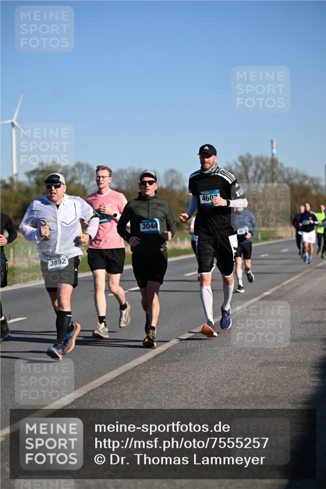 06.04.2025 - 44. Internationalen Wilhelmsburger Insellauf Dr. Thomas Lammeyer http://msf.ph/oto/7555257 06.04.2025 09:30:50 Laufen 3892, 3044, 460, 4612 meine-sportfotos.de