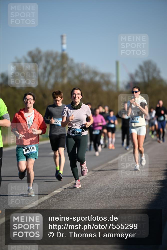 06.04.2025 - 44. Internationalen Wilhelmsburger Insellauf Dr. Thomas Lammeyer http://msf.ph/oto/7555299 06.04.2025 09:30:59 Laufen 4519, 3279, 4720, 3207 meine-sportfotos.de