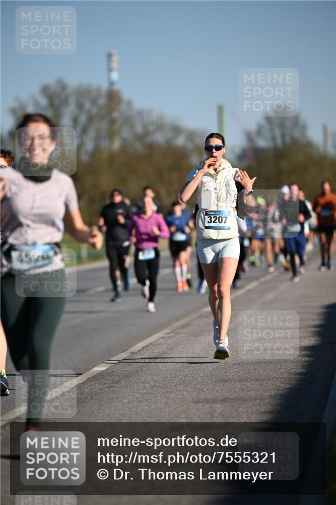 06.04.2025 - 44. Internationalen Wilhelmsburger Insellauf Dr. Thomas Lammeyer http://msf.ph/oto/7555321 06.04.2025 09:31:02 Laufen 4524, 3207, 97 meine-sportfotos.de