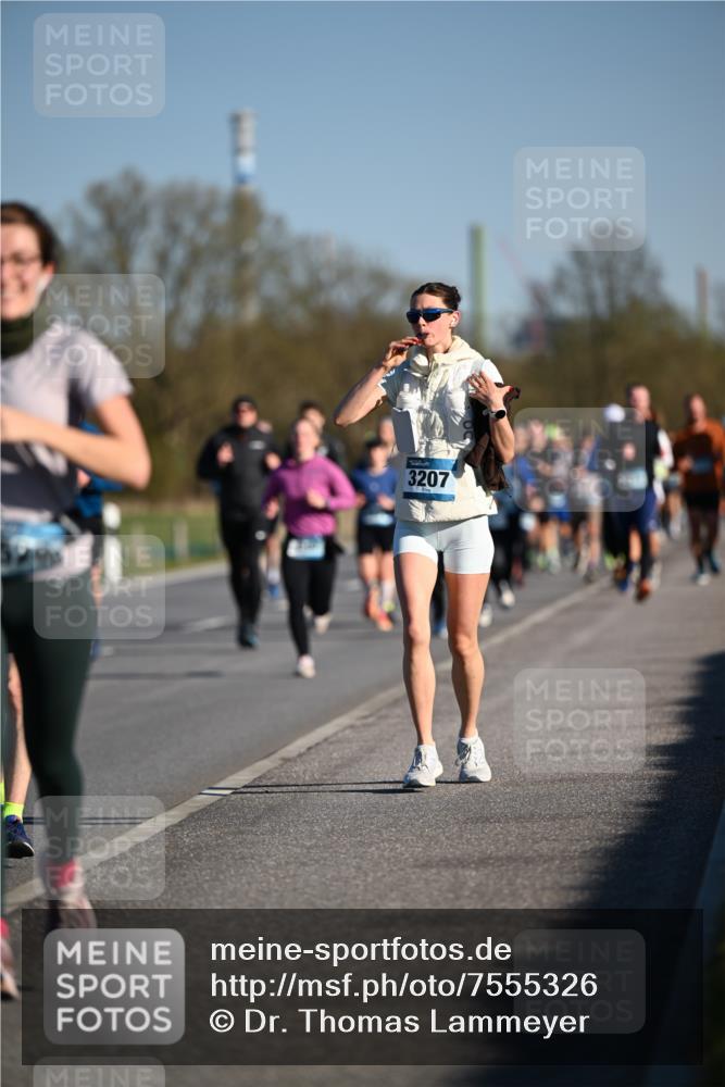 06.04.2025 - 44. Internationalen Wilhelmsburger Insellauf Dr. Thomas Lammeyer http://msf.ph/oto/7555326 06.04.2025 09:31:02 Laufen 3207 meine-sportfotos.de