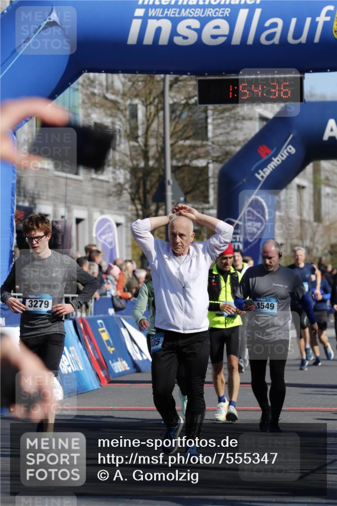 06.04.2025 - 44. Internationalen Wilhelmsburger Insellauf A. Gomolzig http://msf.ph/oto/7555347 06.04.2025 10:44:34 Ziel 3030, 3031, 3279, 3518, 4393, 4394, 4405, 4549 meine-sportfotos.de