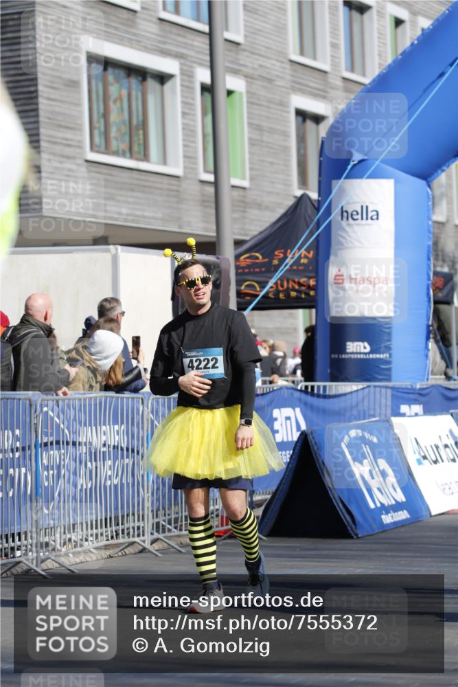 06.04.2025 - 44. Internationalen Wilhelmsburger Insellauf A. Gomolzig http://msf.ph/oto/7555372 06.04.2025 10:44:08 Ziel 3772, 3959, 4084, 4222, 5063 meine-sportfotos.de