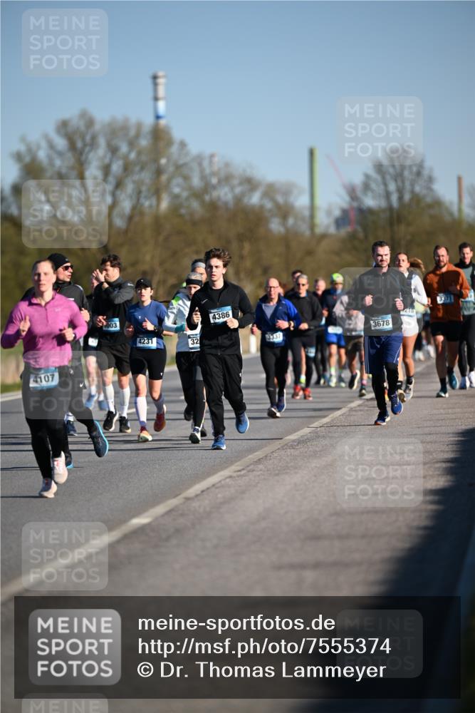 06.04.2025 - 44. Internationalen Wilhelmsburger Insellauf Dr. Thomas Lammeyer http://msf.ph/oto/7555374 06.04.2025 09:31:05 Laufen 4107, 003, 4231, 32, 4386, 3337, 3678, 371 meine-sportfotos.de