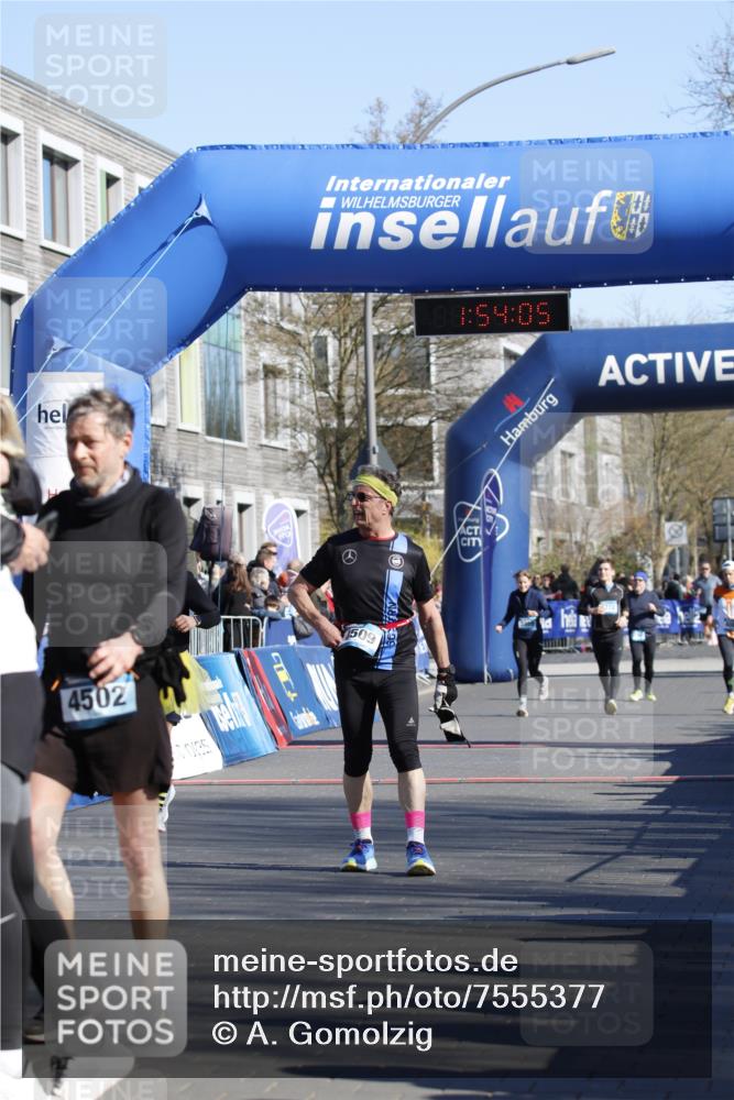 06.04.2025 - 44. Internationalen Wilhelmsburger Insellauf A. Gomolzig http://msf.ph/oto/7555377 06.04.2025 10:44:03 Ziel 3219, 3268, 4144, 4222, 4509, 5063 meine-sportfotos.de