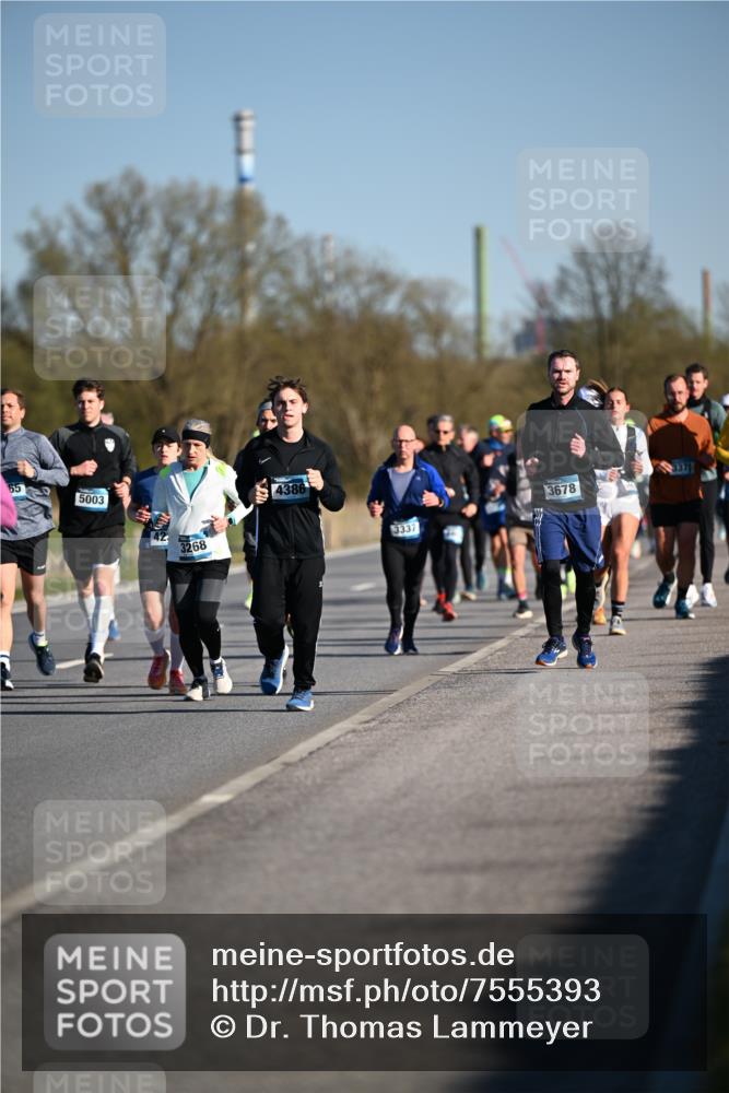 06.04.2025 - 44. Internationalen Wilhelmsburger Insellauf Dr. Thomas Lammeyer http://msf.ph/oto/7555393 06.04.2025 09:31:07 Laufen 65, 5003, 42, 3268, 4386, 3337, 3678 meine-sportfotos.de