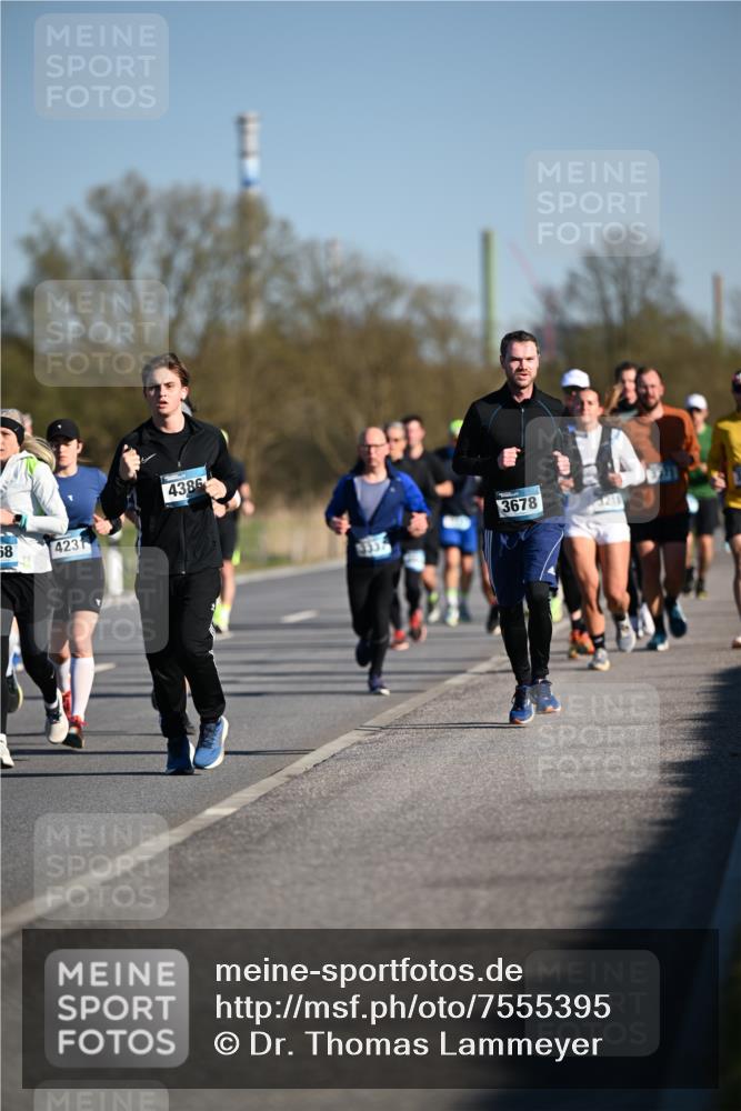 06.04.2025 - 44. Internationalen Wilhelmsburger Insellauf Dr. Thomas Lammeyer http://msf.ph/oto/7555395 06.04.2025 09:31:09 Laufen 58, 4231, 4386, 3337, 3678 meine-sportfotos.de