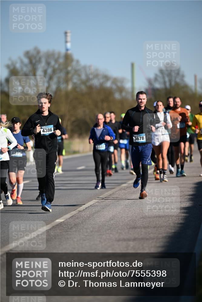 06.04.2025 - 44. Internationalen Wilhelmsburger Insellauf Dr. Thomas Lammeyer http://msf.ph/oto/7555398 06.04.2025 09:31:09 Laufen 4386, 3678 meine-sportfotos.de