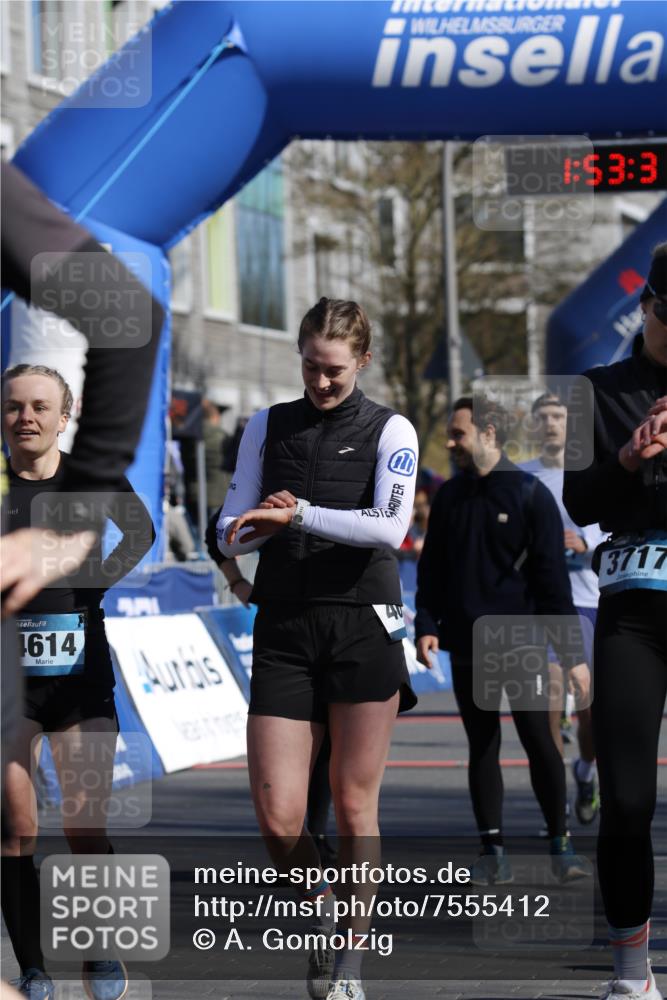 06.04.2025 - 44. Internationalen Wilhelmsburger Insellauf A. Gomolzig http://msf.ph/oto/7555412 06.04.2025 10:43:29 Ziel 3158, 3706, 3717, 3827, 4395, 4614 meine-sportfotos.de