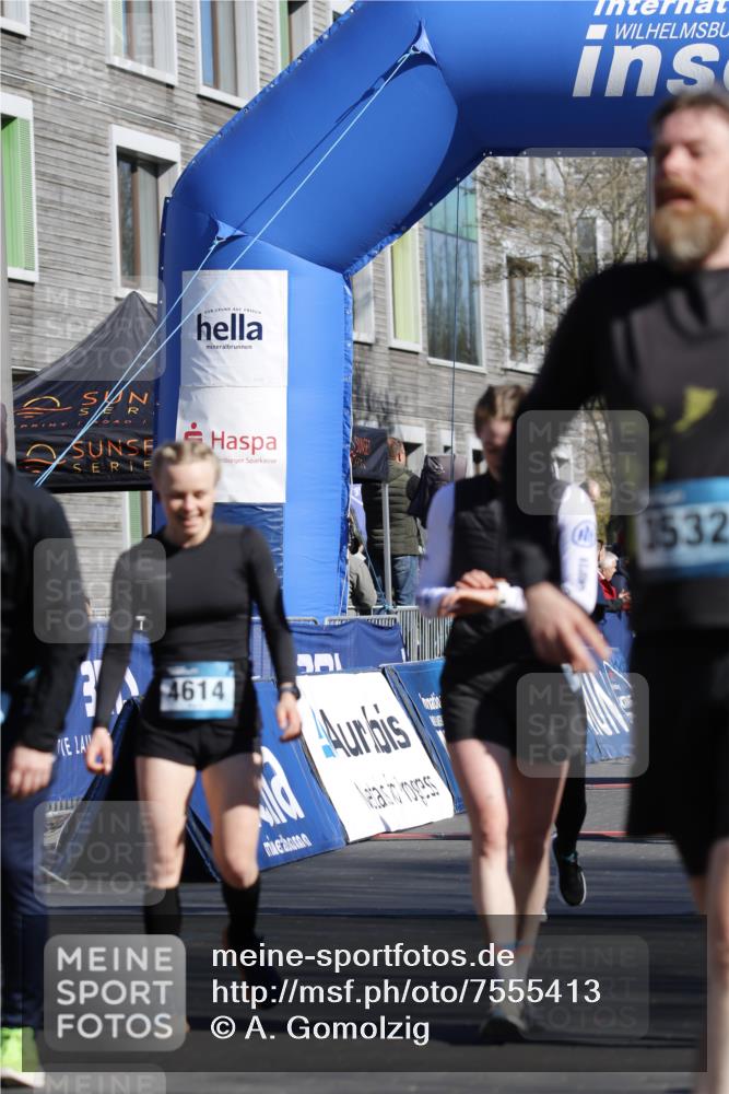 06.04.2025 - 44. Internationalen Wilhelmsburger Insellauf A. Gomolzig http://msf.ph/oto/7555413 06.04.2025 10:43:27 Ziel 3158, 3706, 3717, 3827, 4614 meine-sportfotos.de