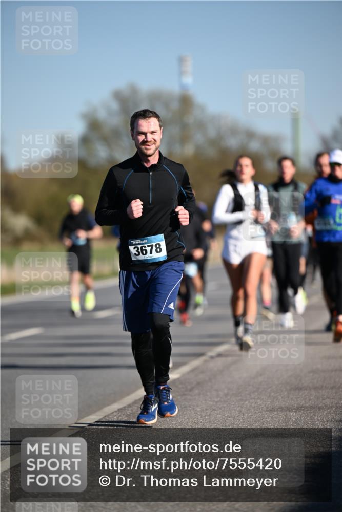 06.04.2025 - 44. Internationalen Wilhelmsburger Insellauf Dr. Thomas Lammeyer http://msf.ph/oto/7555420 06.04.2025 09:31:12 Laufen 3678 meine-sportfotos.de