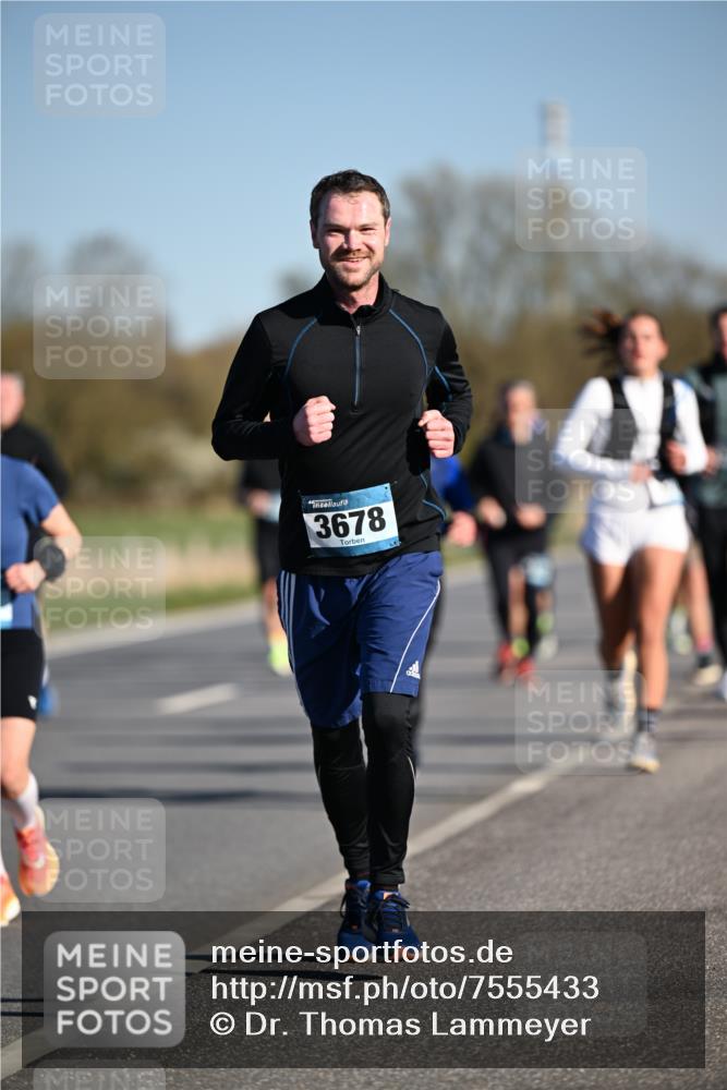 06.04.2025 - 44. Internationalen Wilhelmsburger Insellauf Dr. Thomas Lammeyer http://msf.ph/oto/7555433 06.04.2025 09:31:13 Laufen 3678 meine-sportfotos.de